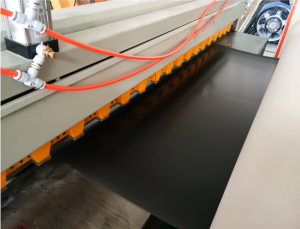 TPE吸塑板材生产线_TPE汽车尾垫片材挤出机